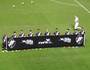 Vasco entra em campo com faixa em apoio à campanha "Mães da Favela Futebol Clube" (Hector Werlang)