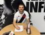Felipe Evangelista assina contrato com o Vasco (Divulgação/Vasco)