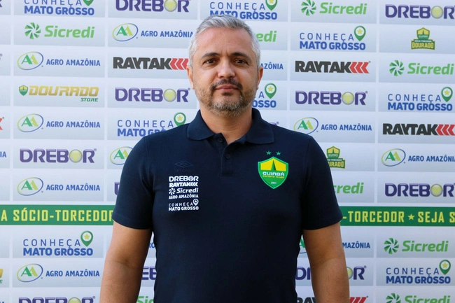 Alexandre Grasseli foi apresentado como novo técnico do sub-19