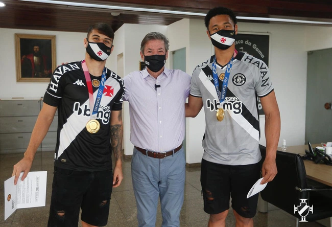 Jorge Salgado posa ao lado de Ricardo Graça e Lucão