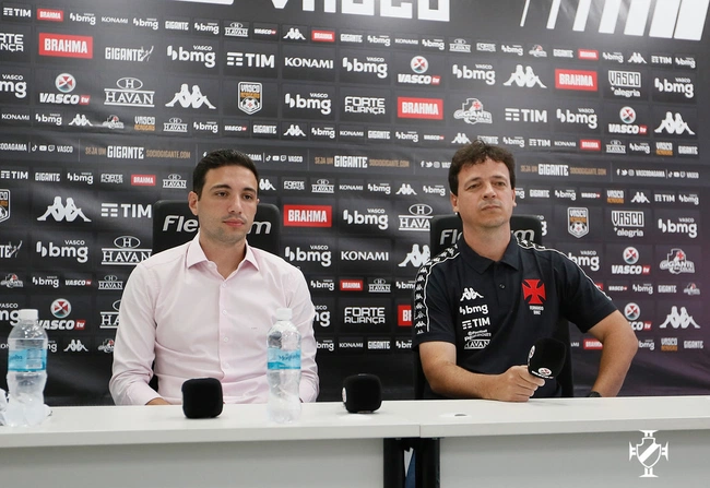 Fernando Diniz junto ao Diretor Executivo de Futebol, Alexandre Pássaro