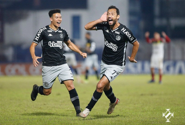 Nenê festeja gol contra o Brusque