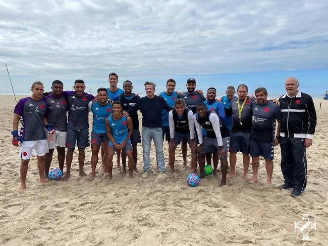 Presidente Jorge Salgado visitou treino do Beach Soccer