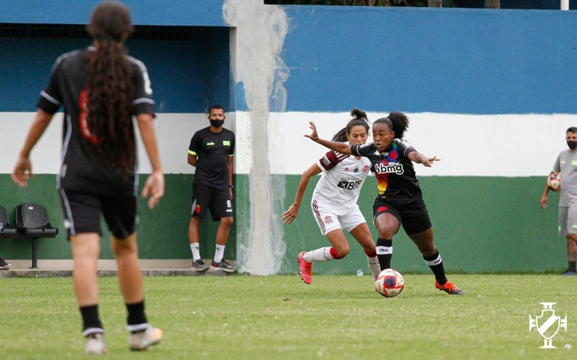 Ju Pacheco em ação contra o Flamengo