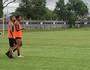 Juan quintero foi a campo ao lado de Zé Gabriel, no CT do Vasco (Emanuelle Ribeiro / ge)