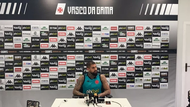 Quintero, do Vasco, concede entrevista coletiva