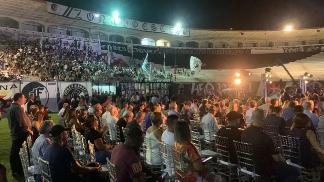 São Januário na noite de inauguração da estátua de Dinamite no estádio