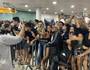 Delegação é recepcionada por torcedores em Manaus (Tébaro Schmidt/ge)