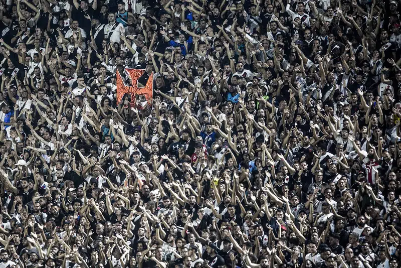 Vasco Publica Imagens Da Torcida Na Arquibancada De S O Janu Rio