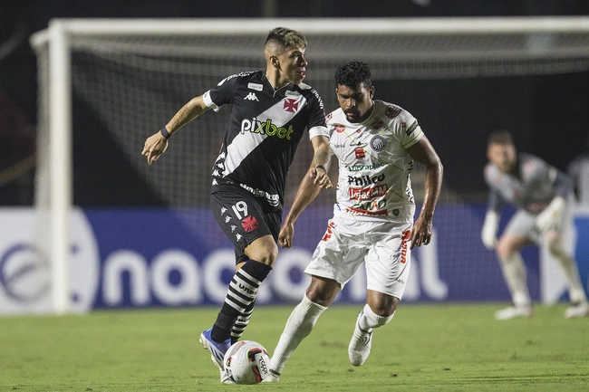 Carlos Palacios contra o Operário