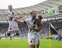 Nenê e Getúlio comemoram gol contra o Cruzeiro (Daniel Ramalho/CRVG)