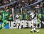 Alex Teixeira em ação contra a Chapecoense (Daniel Ramalho/CRVG)