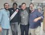 Lázaro Ramos posa para foto com dirigentes vascaínos (Reprodução)
