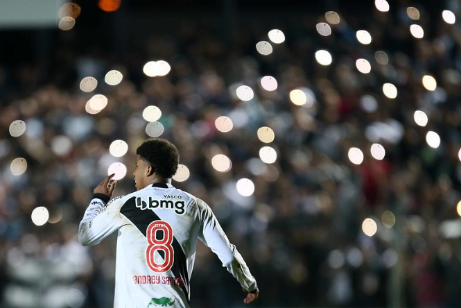 Vasco fará proposta de renovação para Andrey Santos
