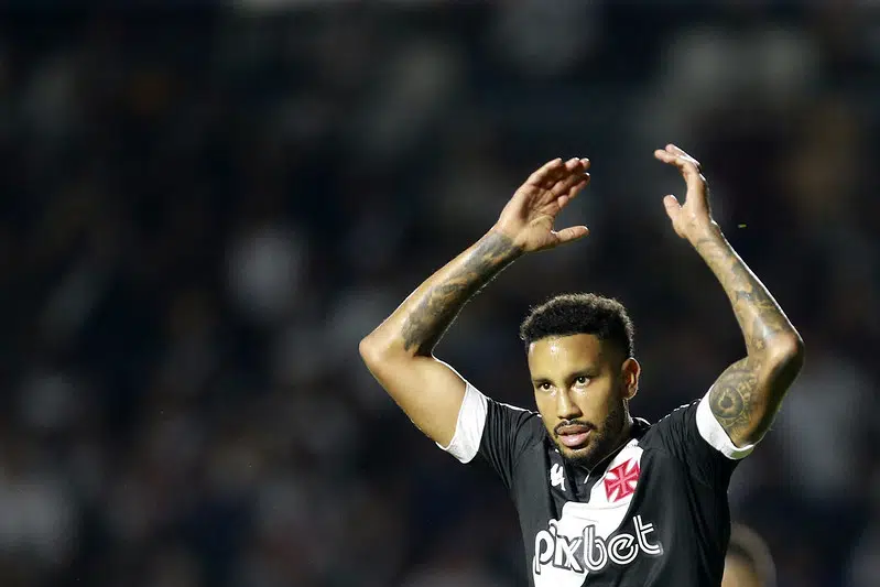 Lelê tem atuação de gala, garante título do Corinthians e faz