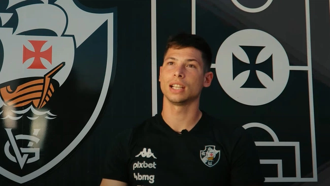 Vasco anuncia a contratação do zagueiro Manuel Capasso