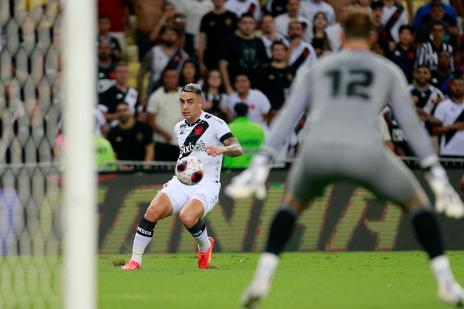 Uruguaios Varela e Pumita se reveem pela 1ª vez após Copa no Fla x