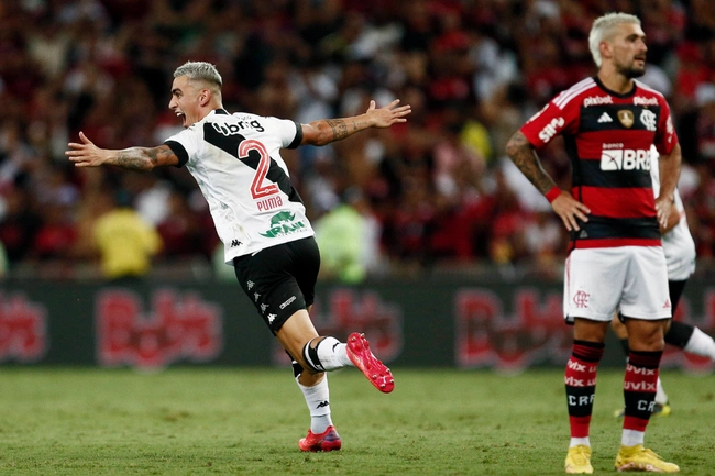 Puma Rodríguez contra o Flamengo