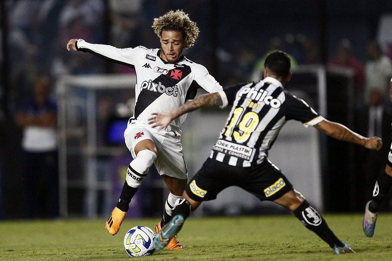 Figueiredo, cria do Vasco, dá grande assistência pelo América-MG; vídeo