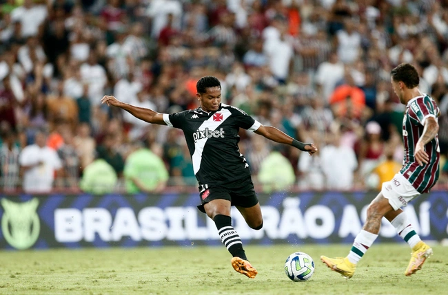 Eguinaldo contra o Fluminense