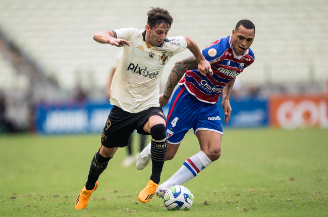 Matías Galarza contra o Fortaleza