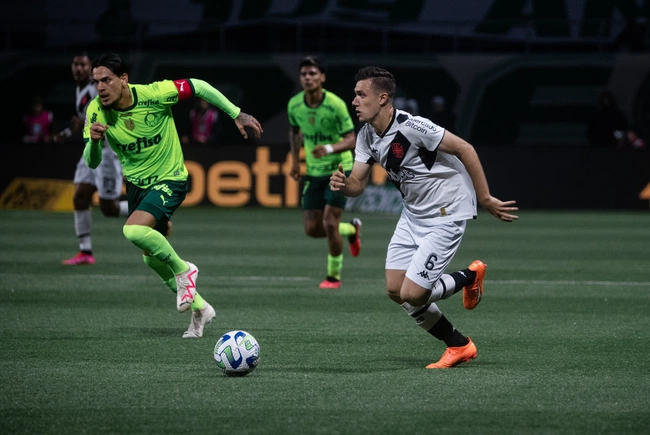 Lucas Piton contra o Palmeiras