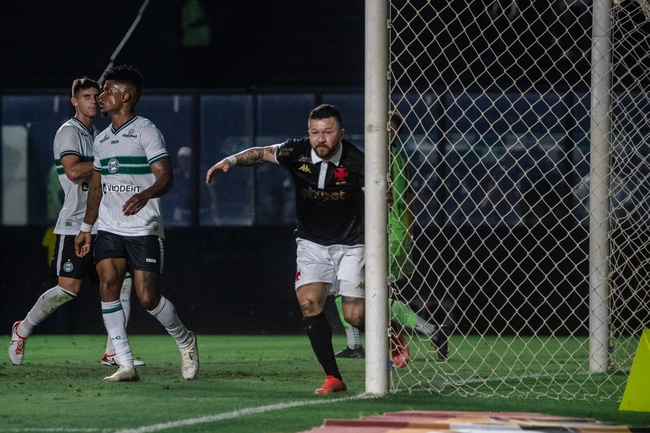 Rossi comemora gol contra o Coritiba