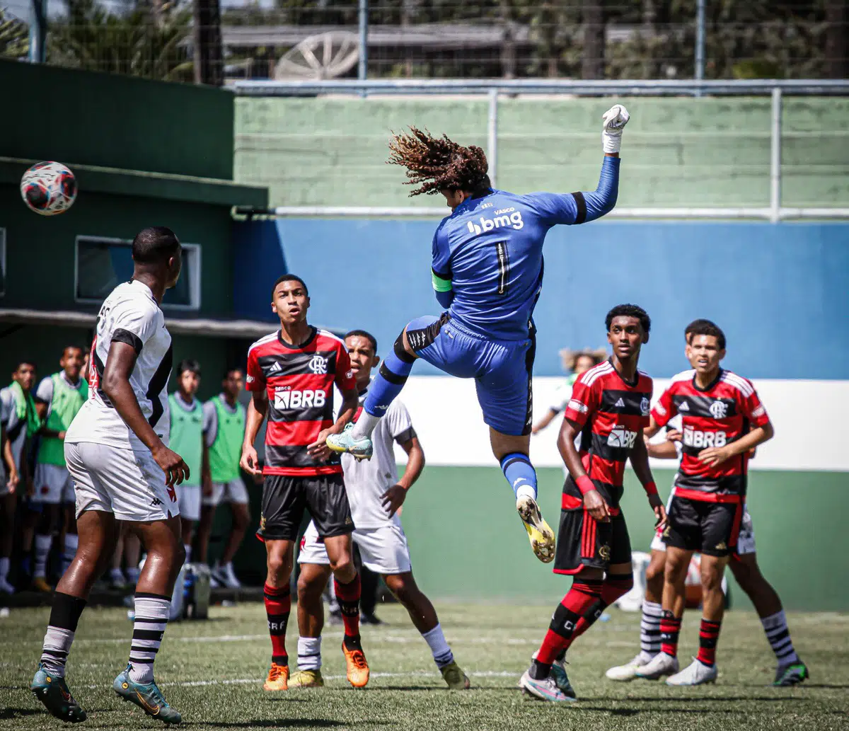 Phillipe Gabriel faz gol, pega três pênaltis e Sub-17 vence o Flamengo nos  pênaltis – Vasco da Gama