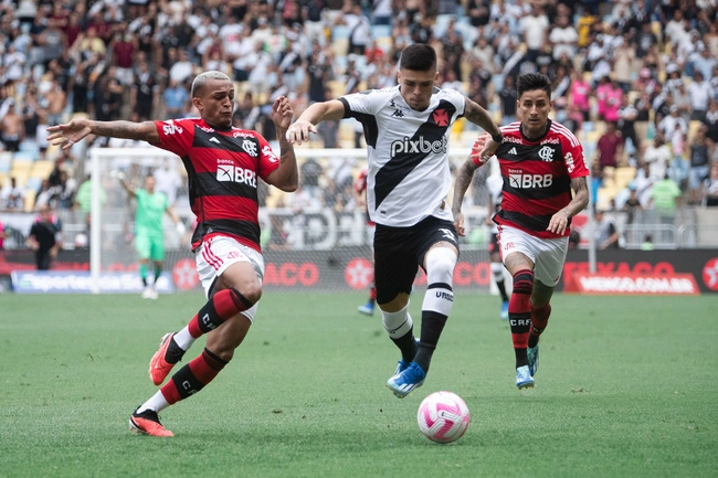 Gabriel Pec contra o Flamengo