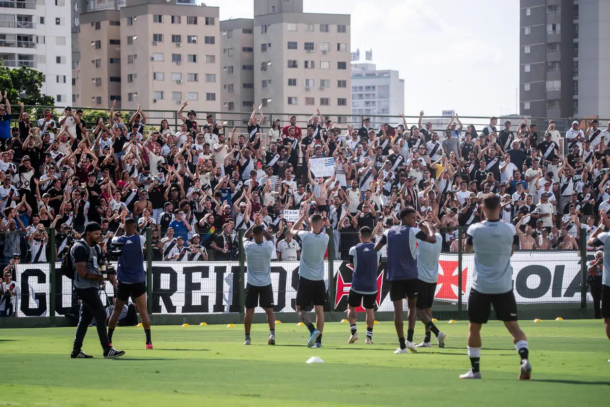 Classificação do returno: São Paulo perde duas posições e é