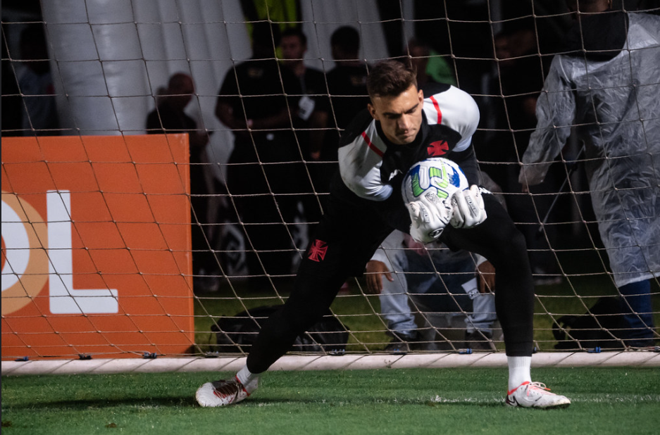 Léo Jardim é o 5º goleiro mais valioso do Brasileiro