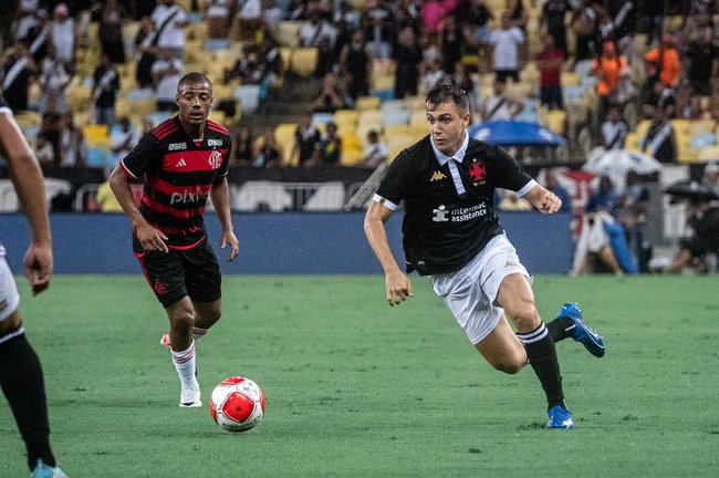 Lucas Piton contra o Flamengo