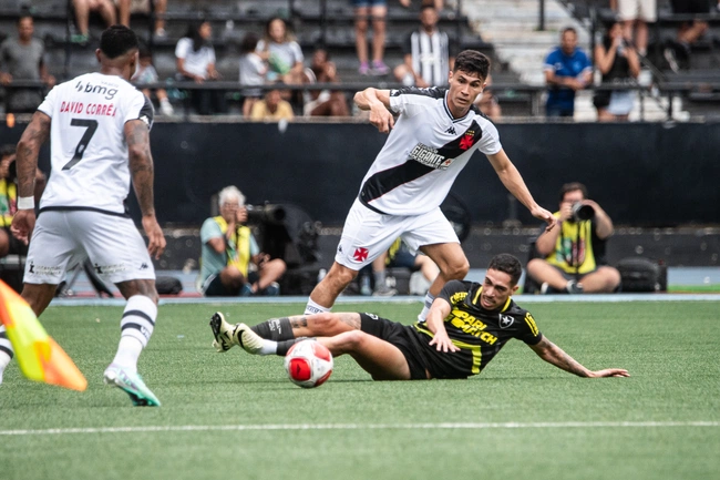 Pablo Galdames contra o Botafogo