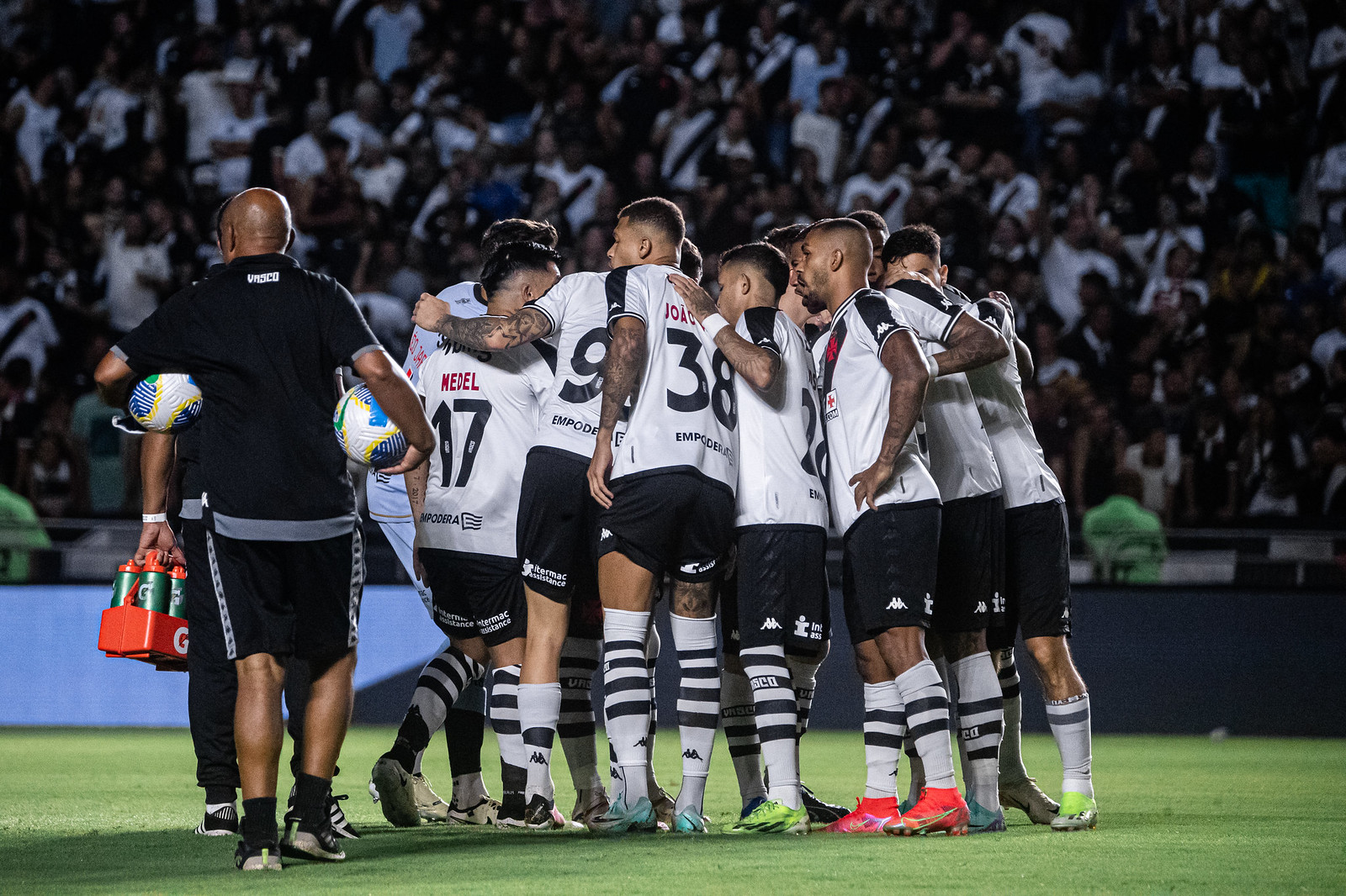 Jogadores Aplaudiram Elenco E Torcida Do Vasco Em São Januário Supervasco