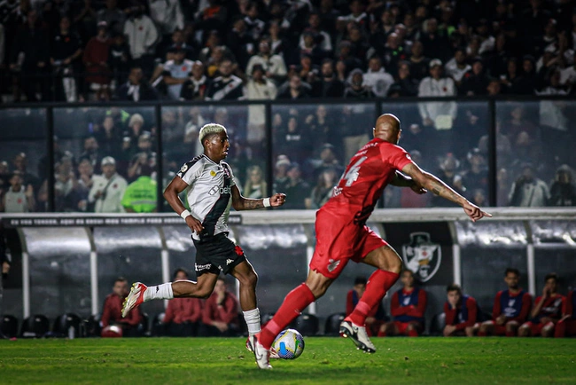 Emerson Rodríguez contra o Athletico-PR