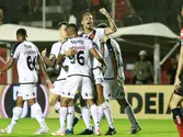 João Victor comemora primeiro gol na carreira (Matheus Lima/Vasco)