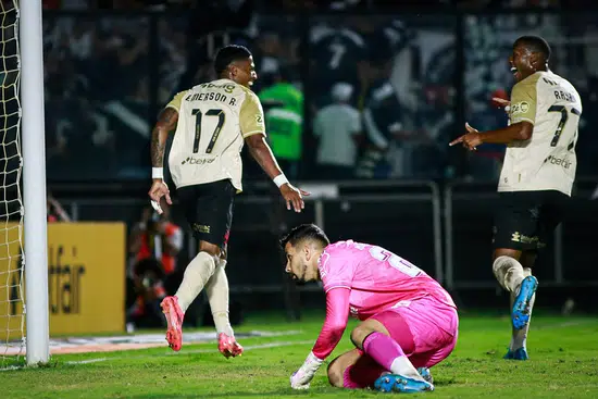 Emerson Rodríguez comemorando o gol contra o Bahia