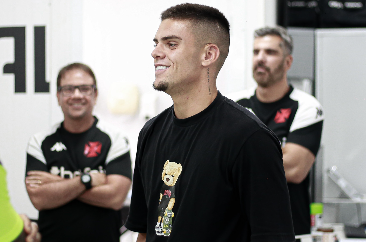 Gabriel Pec, cria do Vasco, marca duas vezes após 13 jogos de jejum; assista