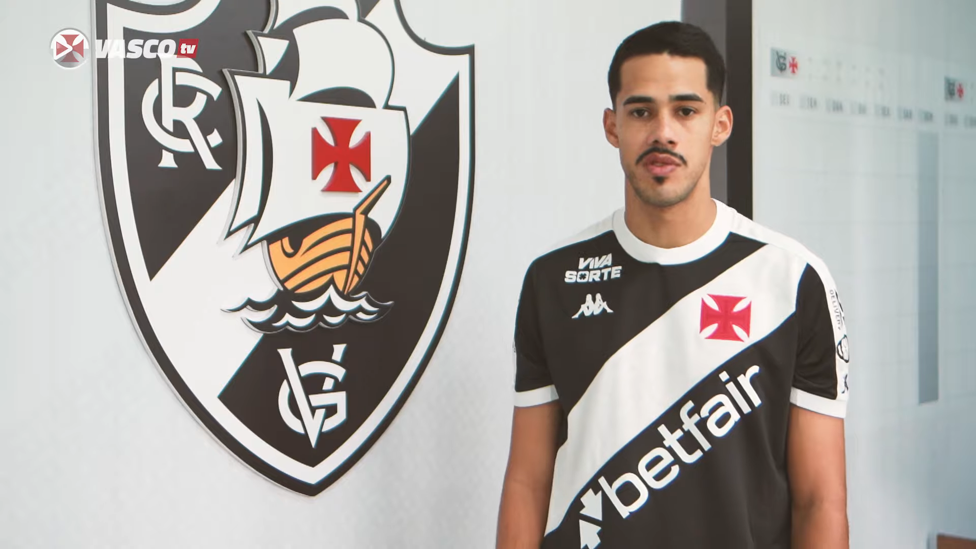 Lucas Oliveira define número da camisa que irá usar