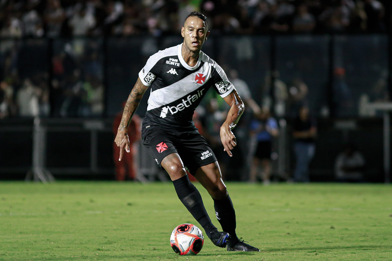 Souza revela que recebia menos da metade do salário falado por Edmundo