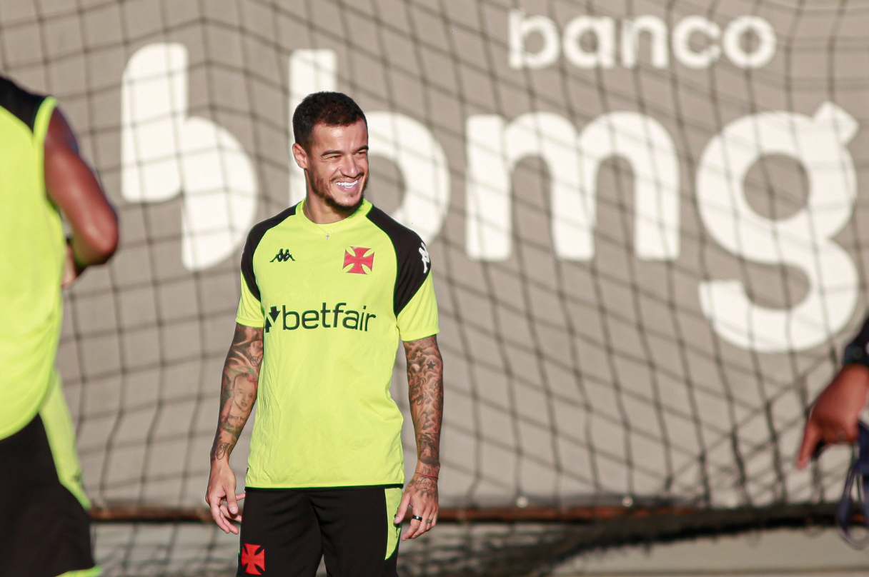 Coutinho aproveitou a folga para comemorar o aniversário com a sua família