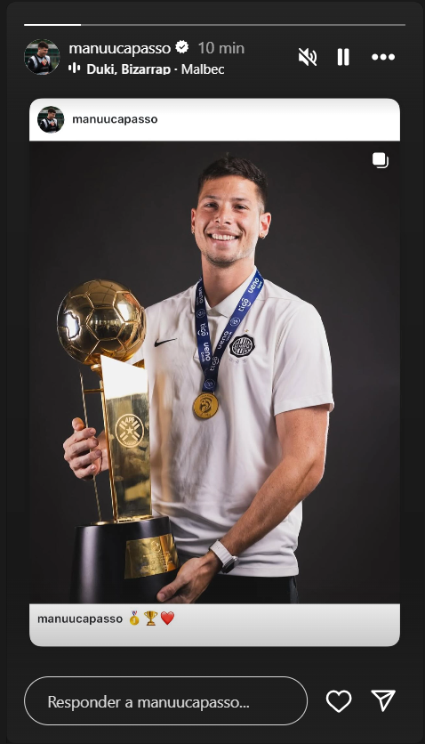 Resposta? Manuel Capasso compartilha foto com taça após fala de Felipe