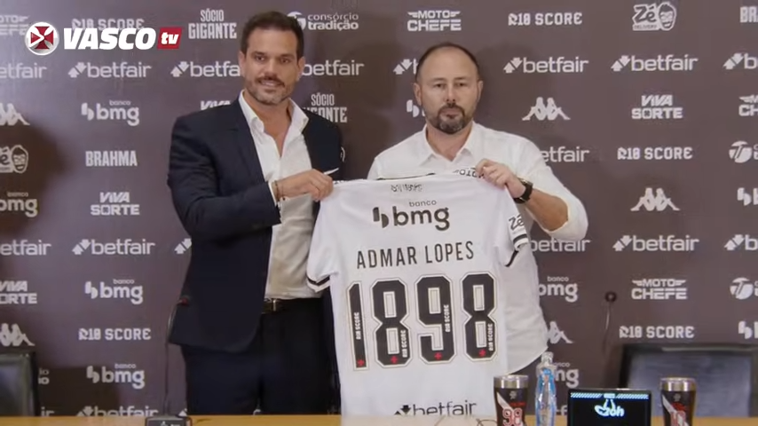 Vasco publica fotos da apresentação de Admar Lopes