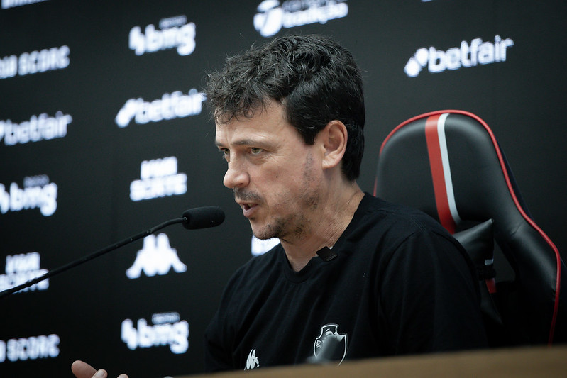 Fernando Diniz: 'Eu sou muito contente com o elenco do Vasco'