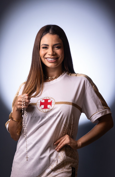 Lexa é escolhida para estrelar campanha da nova camisa do Vasco.
