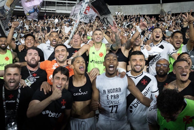 Vasco comemora classificação na Copa do Brasil.