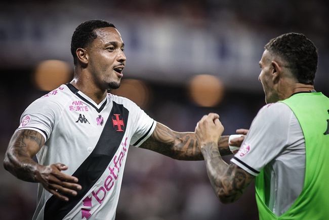 David comemora gol contra o Fortaleza