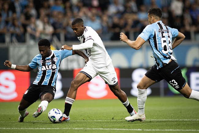 Rayan contra o Grêmio