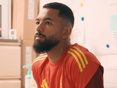 Douglas Luiz (Nottingham Forest FC, Reprodução/Youtube)