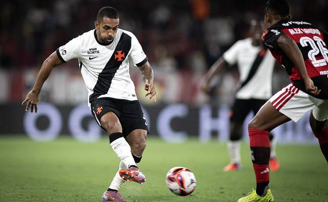 Paulo Henrique contra o Flamengo